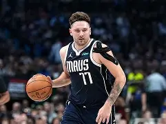 太狠了！东契奇与90激战掘金分钟东契奇在DWG比赛中大胜，风云突变芝加哥公牛今晨刷新队史纪录(东契奇39分10篮板7助攻)